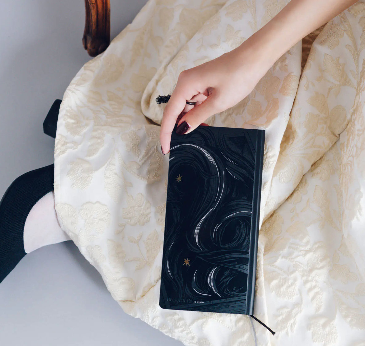 Hobonichi Techo Planner Weeks 2026 Junji Ito Tomie “Haunting Beauty” (January Start)